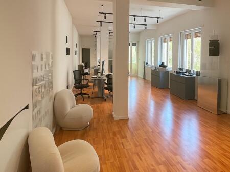 Locale commerciale in affitto a Bllok, via Vaso Pasha