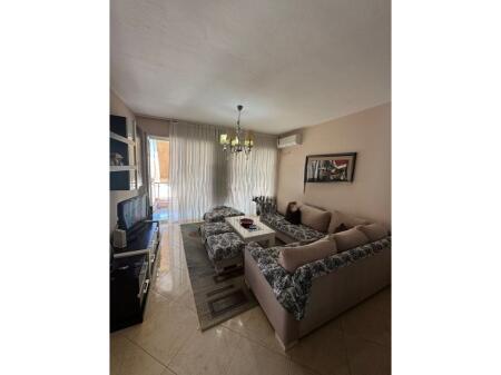 APPARTAMENTO 2+1+2 IN AFFITTO, NELLA ZONA DI FRESKU, TIRANA! 400 € /Mese