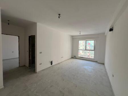Shitet, Apartament 1+1 “Laprakë”,Tiranë.