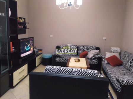 Jepet me qera apartament 2+1+2 tualete te Zogu i Zi.