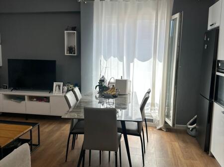 2+1, furnished on Jordan Misja street, price 800 euro