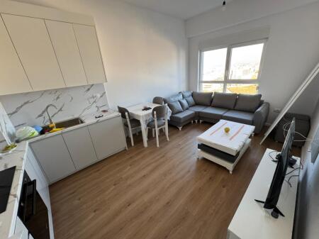 Affittasi appartamento 1+1  Indirizzo: Ali Demi Complesso Kaimi  Piano 7   Arredato  Prezzo 450€