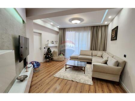 Jepet Apartament 2+1 per qira te Rruga e Kavajes, Globe