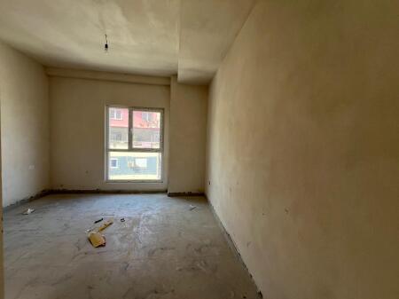 Shitet, Apartament 2+1+2 “Laprakë”,Tiranë.