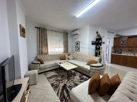 Shitet, Apartament 2+1, Stacioni i Trenit, Tirane.