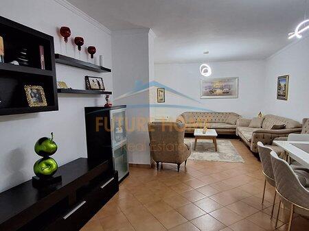 Shitet, Apartament 2+1, Komuna Parisit, Tiranë.