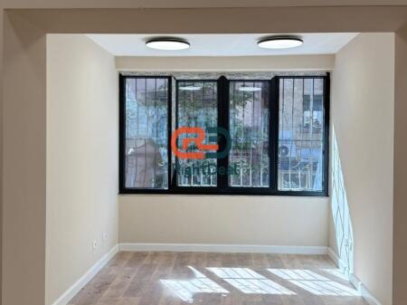 Ne Bllok, Tek Rruga Margarita Tutulani, Jepet Me Qira Apartament 2+1 I Pershtatshem Per Zyra, Klinika Ose Biznese Te Ndryshme !!