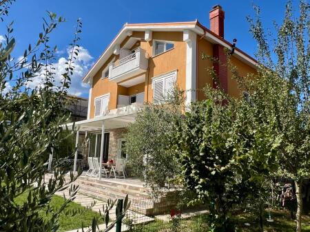 OCCASIONE - VENDITA, VILLA MODERNA SU 3 PIANI & TERRENO 1.000 M2!