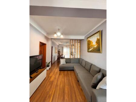 Qera, Apartament 2+1, Rruga 5 Maji, Tirane