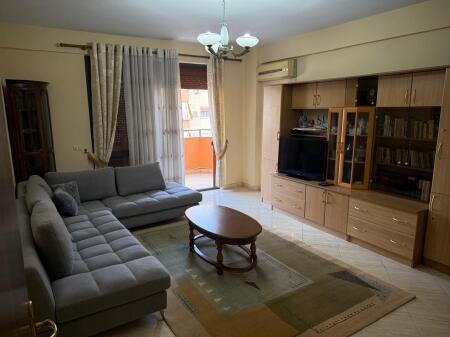 Apartament me qera 1+1 Komuna e Parisit