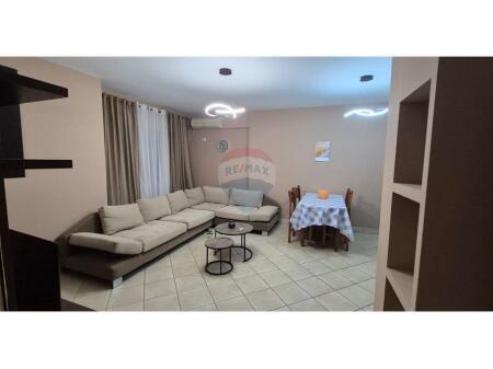 Apartament 2+1 per qira prane Square 21, Rruga e Kavajes.