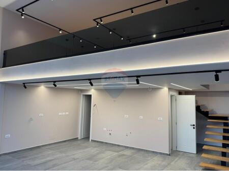 BUSINESS PREMISES FOR RENT AT GOLDEN PARK !