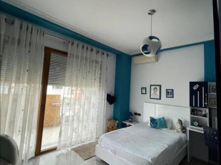 Jepet apartament 3+1+2+ post parkimi me qira te Kompleksi square 21