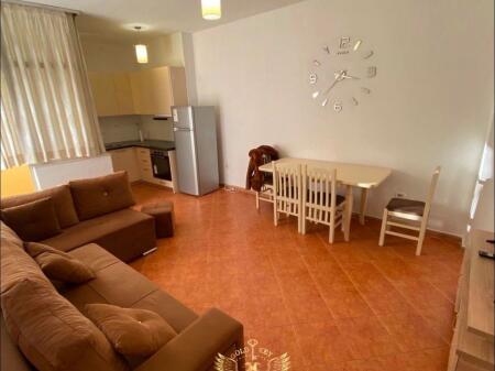APARTAMENT 1+1 ME QERA 📍 POLIKLIIKA DURRES   • 500€ ✅