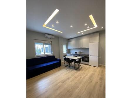 Jepet me qira apartament 1+1, totalisht i mobiluar, pranë Inxhinierisë së Ndërtimit