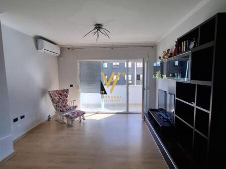 JEPET APARTAMENT 1+1+BLK ME QERA TE JURIDIKU, BLLOK 900 EURO