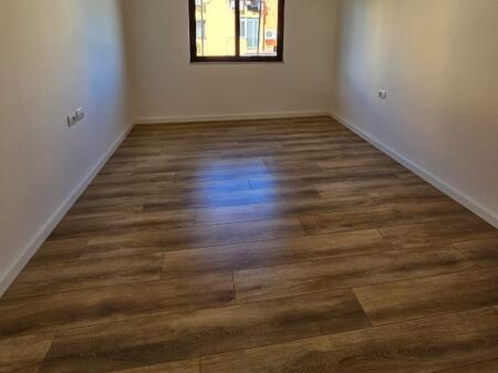 Jepet me qira 1+1 tek Bar kafe Famed ne Zonen e Astirit 80 m 33.000 leke