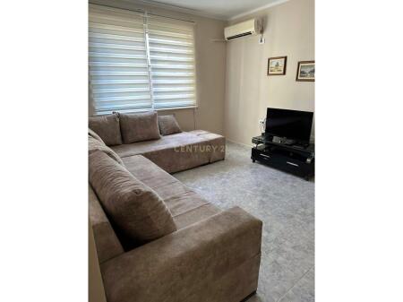 Ofrojme Apartament per Qira 1+1 tek Rruga e Kavajes