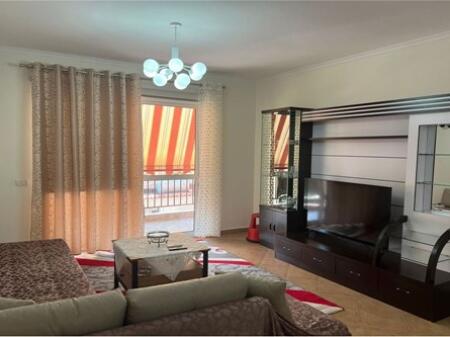 Jepet me qira apartament 2+1 tek Rruga e Kavajes shume afer me qendren e Tiranes