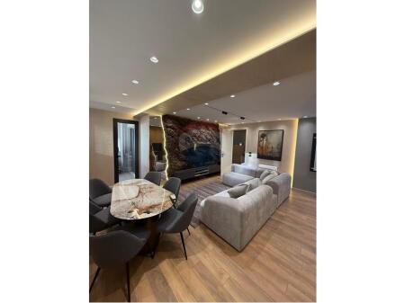 Apartament Luksoz me Qira 2+1 Rr.Durresit!!