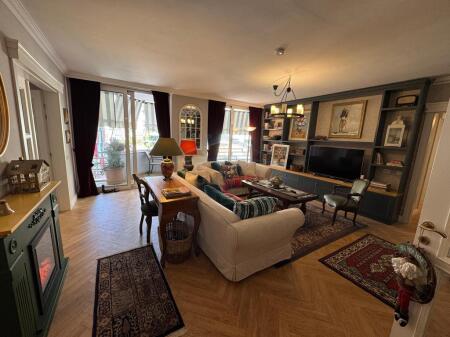 Shitet, Apartament 2+1+2 prane Satdiumit Air Albania