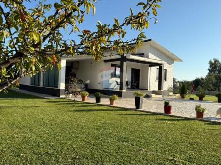 Casa privata sull'isola di Shëngjin in vendita!