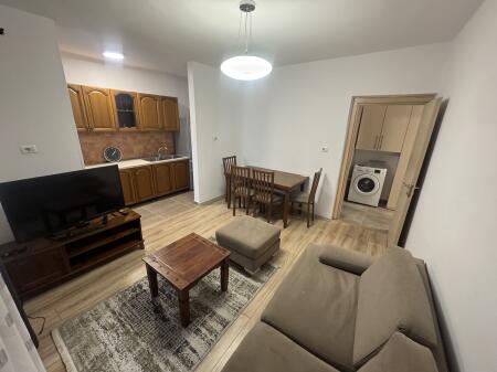 Apartament me qira 2+1 – Pranë kompleksit Asl, Rruga “Kongresi i Manastirit”  • Sipërfaqe: 2 dhoma gjumi + 1 sallon  • Kati: 3, pallat ekzistues  • Gjendja: Totalisht i mobiluar  • Çmimi: 50000 leke