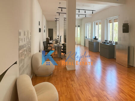 Ambient Zyre per qira ne Bllok, Rruga Vaso Pasha