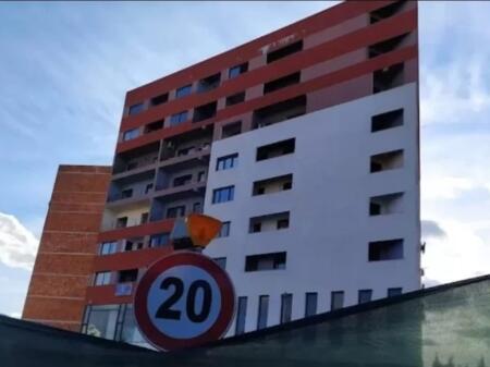 Shitet Apartament 2+1+2 prane hotel Roland te Unaza e Re 156,000 €