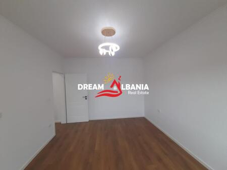 Vendesi in vendita 1+1 a Tiranë e Re, vicino alla Scuola 26 Nëntori (ID 4119444)