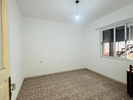 Jepet me qera apartamenti 2+1 Myslym shyri , prane intersport  Cmimi: 600 mije leke