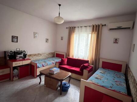 VILLA SU TRE PIANI IN VENDITA A 5 MAJI