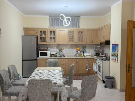 Rruga Kavajes Jepet Apartament 3+1+2 Me Qera