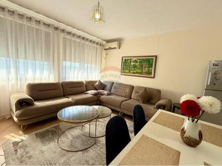 APARTAMENT 2+1+2 ME QIRA NE KINOSTUDIO