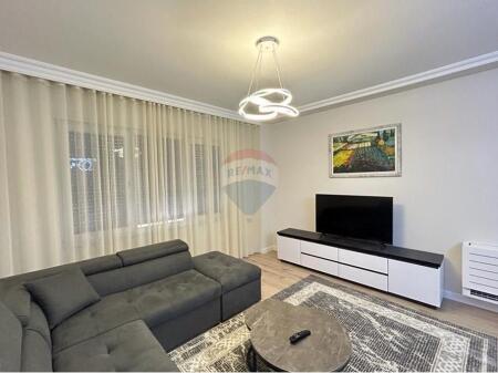 Apartament 2+1+3 tek Pazari i Ri.