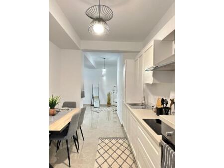 JEPET ME QIRA APARTAMENT LUKSOZ NE MYSLYM SHYRI,PRANE TREGUT CAM! 830 € /Muaj