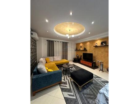 Shitet apartament 2+1 Rruga e Elbasanit