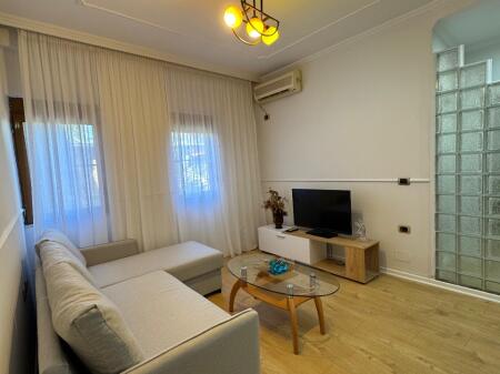 Shitet,Apartament 1+1 Rruga Bardhyl,Tirana.