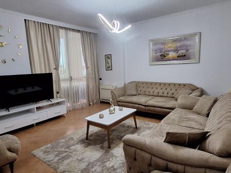 Shitet Apartament 2+1 Komuna e Parisit,Tirana.