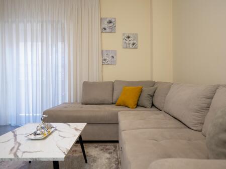 Apartament me qera 1+1
