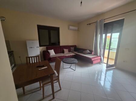 🏠Don Bosko,prane Xhamise jepet me qera katin e 2 –te te nje vile 1+1,i mobiluar  450Euro