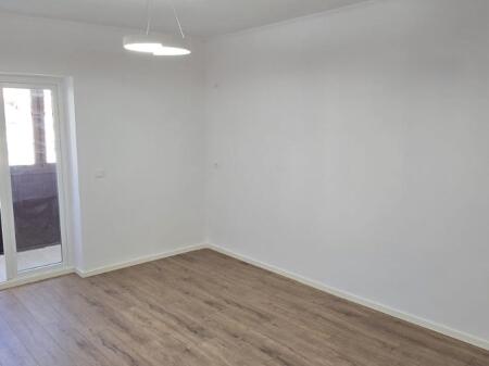 Shitet apartament 1+1 në Don Bosko!