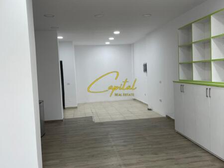 SHOP FOR SALE 54 M2 LAPRAKE 182,000 EURO