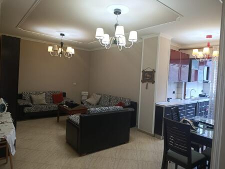 Jepet me qera apartament 2+1+2 tualete te Zogu i Zi.