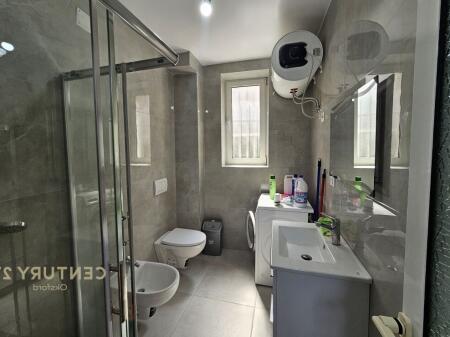 JEPET ME QIRA APARTAMENT 2+1 TEK 21 DHJETORI!