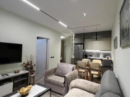 APARTAMENT ME QERA 1+1 BULEVARDI ZOGU I PARE 1000 EURO