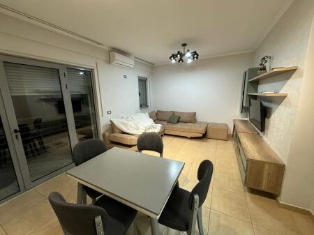QERA – Apartament 1+1 📍 5 Maji, pranë Concord Center💶 50000 leke / muaj