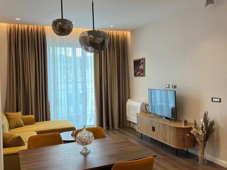 Apartament 2+1 per qira. te Komuna e Parisit