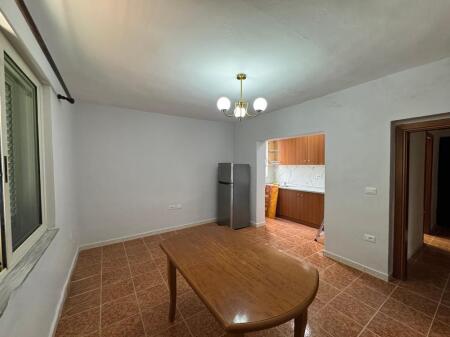 APARTAMENT 1+1 PRANE RRUGES KAVAJES 400 € /Muaj