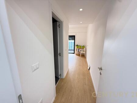 Studio+Ufficio 3+3 In Affitto in Via Kavaja!